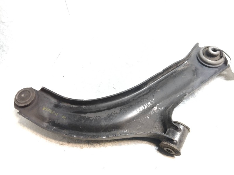 Recambio de brazo suspension inferior delantero izquierdo para renault clio iii 1.2 16v referencia OEM IAM   