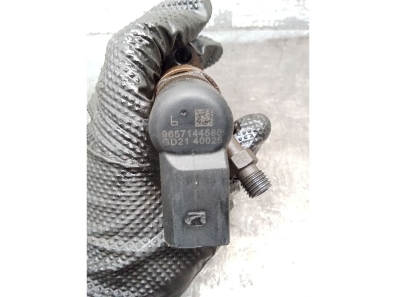 Recambio de inyector para ford mondeo iv turnier (ba7) 2.0 tdci referencia OEM IAM 9657144580  