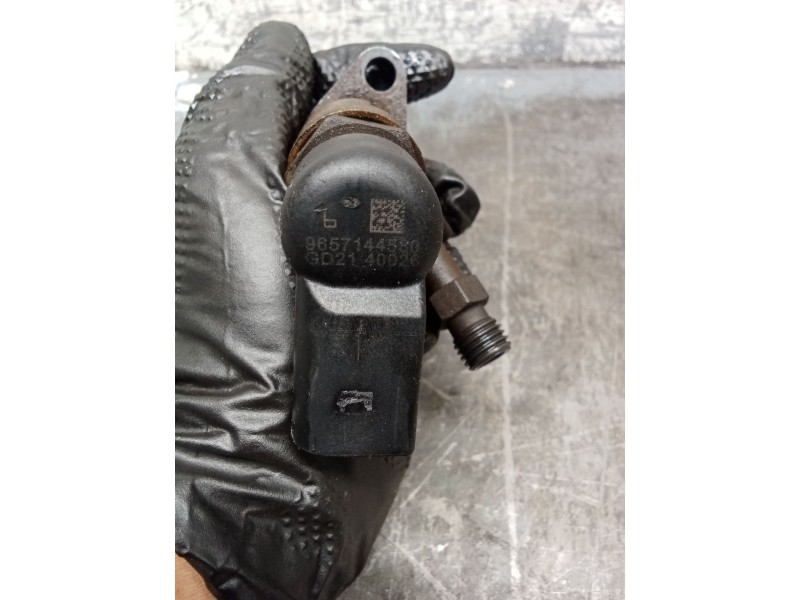 Recambio de inyector para ford mondeo iv turnier (ba7) 2.0 tdci referencia OEM IAM 9657144580  