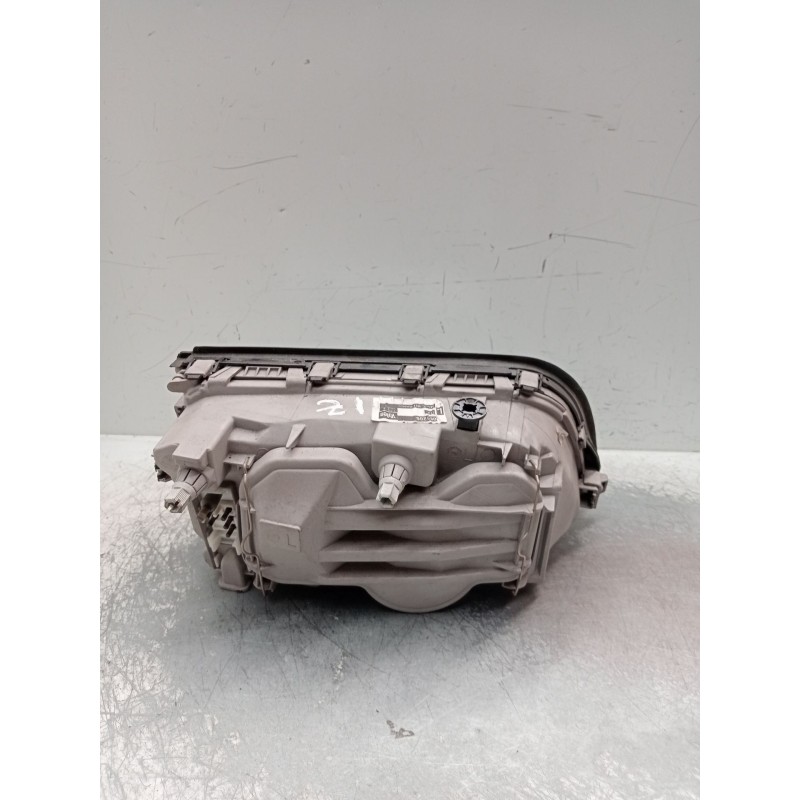 Recambio de faro izquierdo para mercedes-benz clase c (w202) c 250 d (202.125) referencia OEM IAM 085283  