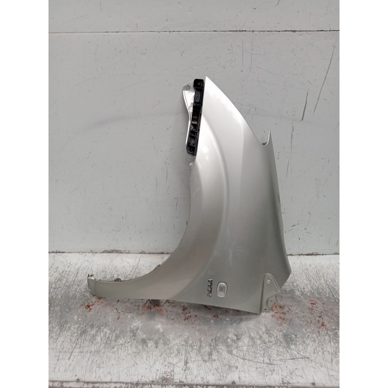 Recambio de aleta delantera izquierda para toyota corolla verso (zer_, zze12_, r1_) 1.8 (znr11_) referencia OEM IAM   