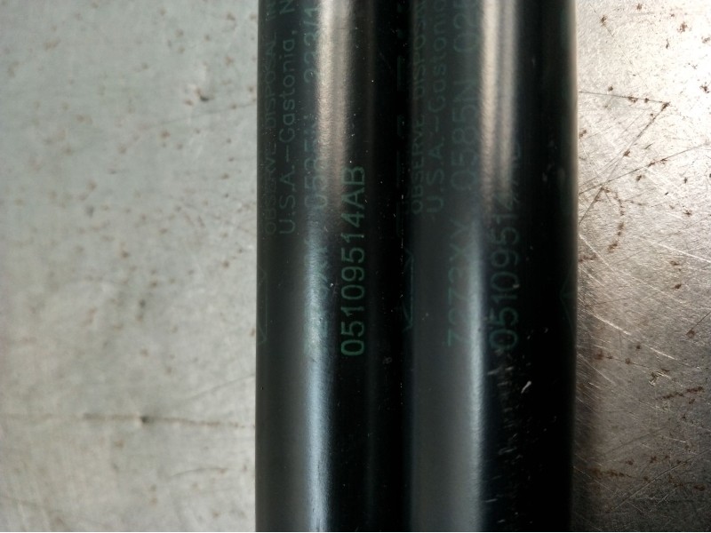 Recambio de amortiguadores capo para jeep compass (mk49) 2.0 crd 4x4 referencia OEM IAM 05109514AB  