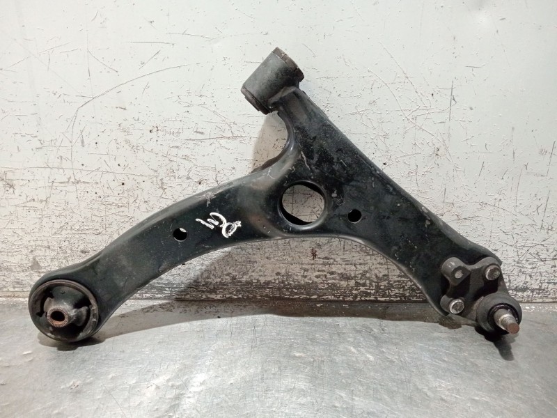 Recambio de brazo suspension inferior delantero derecho para toyota corolla verso (zer_, zze12_, r1_) 1.8 (znr11_) referencia OE