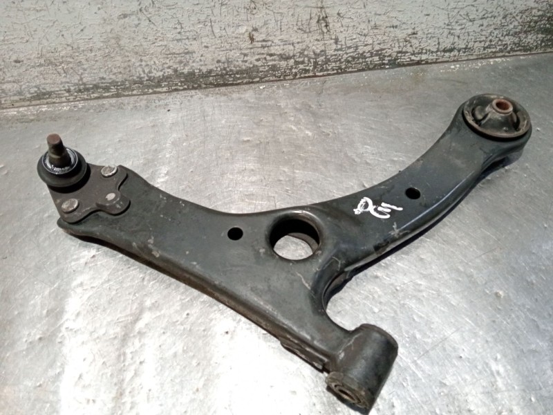 Recambio de brazo suspension inferior delantero derecho para toyota corolla verso (zer_, zze12_, r1_) 1.8 (znr11_) referencia OE
