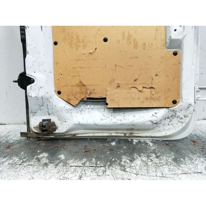 Recambio de puerta trasera izquierda para renault master iii furgoneta (fv) 2.3 dci 110 fwd (fv0r, fv0w) referencia OEM IAM  cie