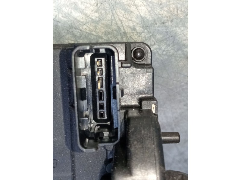 Recambio de motor cierre centralizado trasero izquierdo para renault koleos expression referencia OEM IAM  5P 