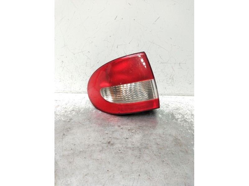 Recambio de piloto trasero izquierdo para renault megane i classic (la0/1_) 1.6 16v (la00, la04, la0b, la11, la16, la19, la1j, l