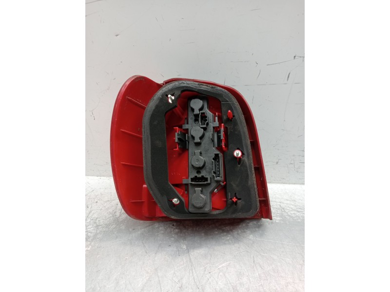 Recambio de piloto trasero derecho para volkswagen polo (6n2) 1.4 referencia OEM IAM   