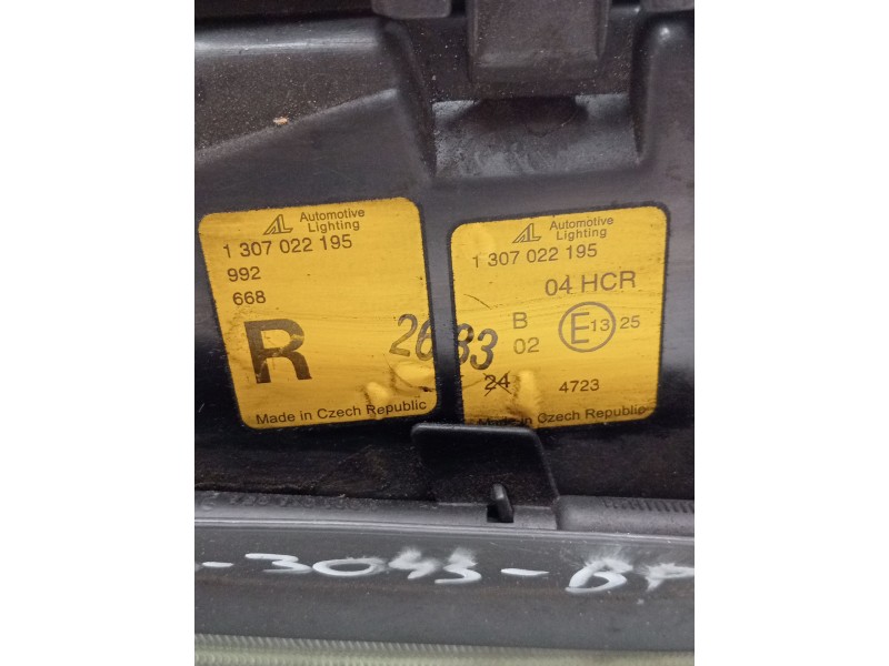 Recambio de faro derecho para audi a4 b5 (8d2) 1.8 t referencia OEM IAM 1307022195  
