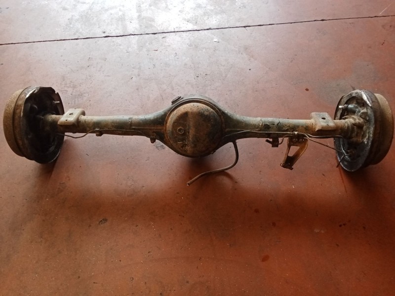 Recambio de puente trasero para mitsubishi montero (l040) 2500 td (2-ptas.) referencia OEM IAM   TAMBOR