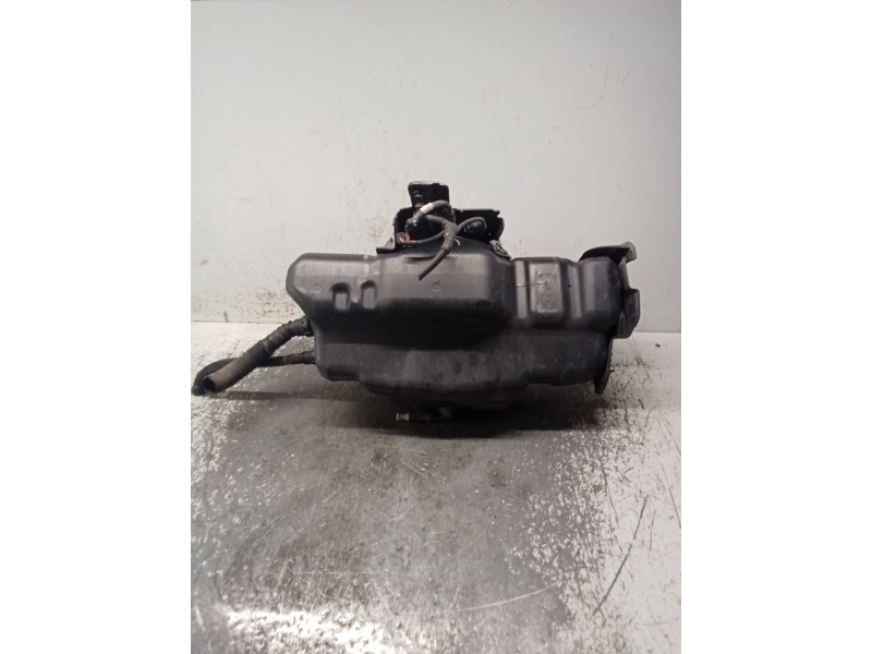 Recambio de deposito combustible para iveco daily vi caja/chasis 33s14, 35s14, 35c14 referencia OEM IAM 5802327987  ADBLUE