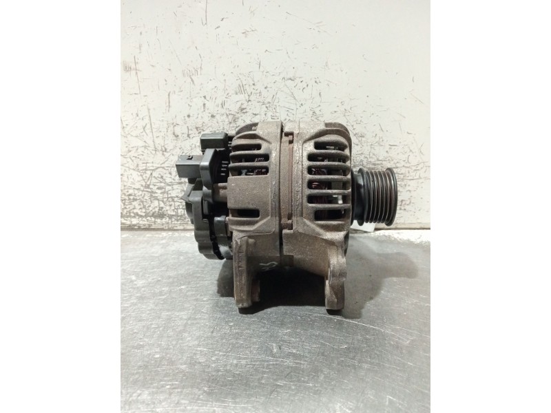 Recambio de alternador para volkswagen polo (6n2) 1.4 referencia OEM IAM 037903025L 0124315005 