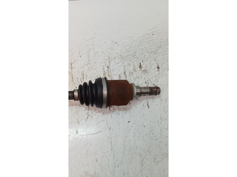Recambio de transmision delantera izquierda para toyota yaris 1.4 turbodiesel cat referencia OEM IAM   