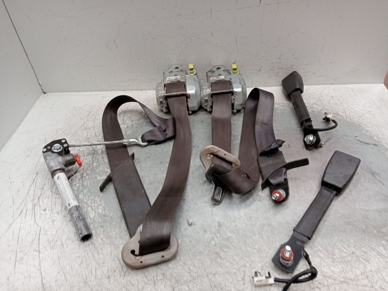 Recambio de juego cinturones delantero para renault koleos expression referencia OEM IAM   