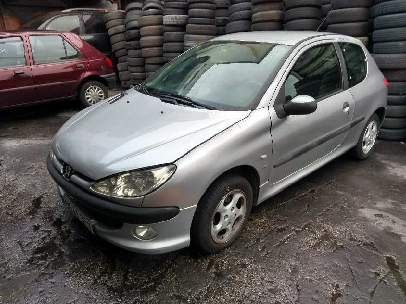 peugeot 206 berlina del año 2001