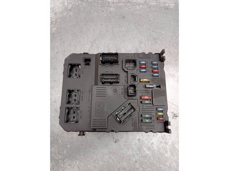 Recambio de caja reles / fusibles para citroën xsara picasso referencia OEM IAM 9657999780 BSIE0200 