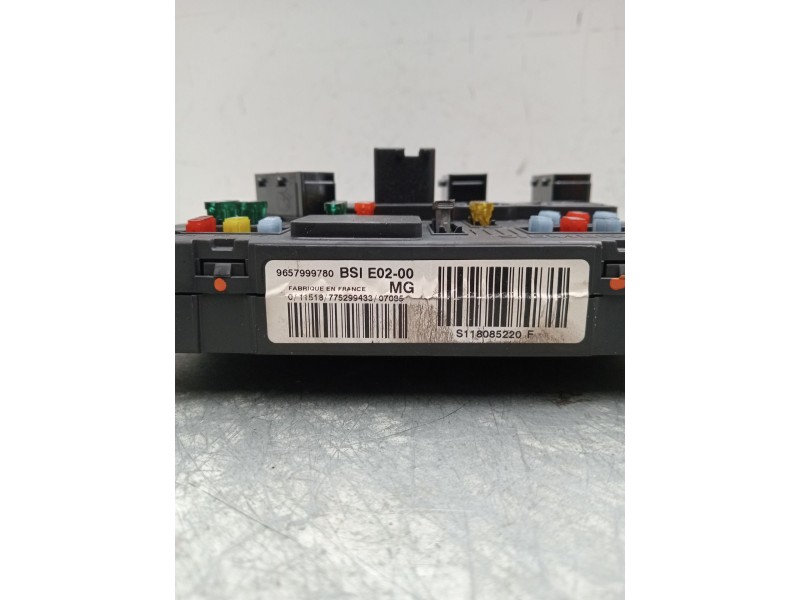Recambio de caja reles / fusibles para citroën xsara picasso referencia OEM IAM 9657999780 BSIE0200 