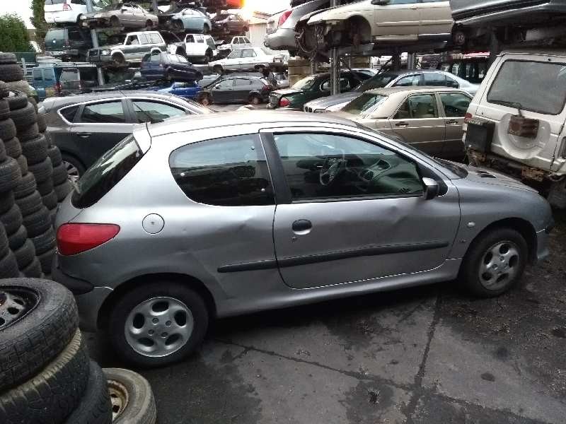 peugeot 206 berlina del año 2001