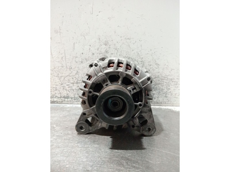 Recambio de alternador para renault clio iii (br0/1, cr0/1) 1.2 16v (br02, br0j, br11, cr02, cr0j, cr11) referencia OEM IAM 4674