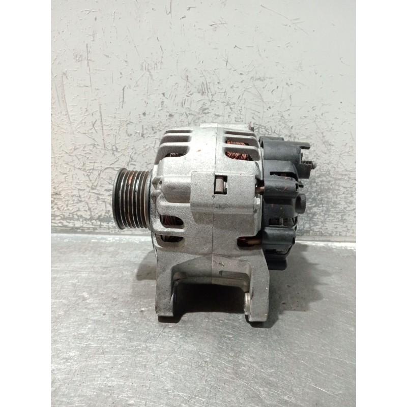 Recambio de alternador para renault clio iii (br0/1, cr0/1) 1.2 16v (br02, br0j, br11, cr02, cr0j, cr11) referencia OEM IAM 4674