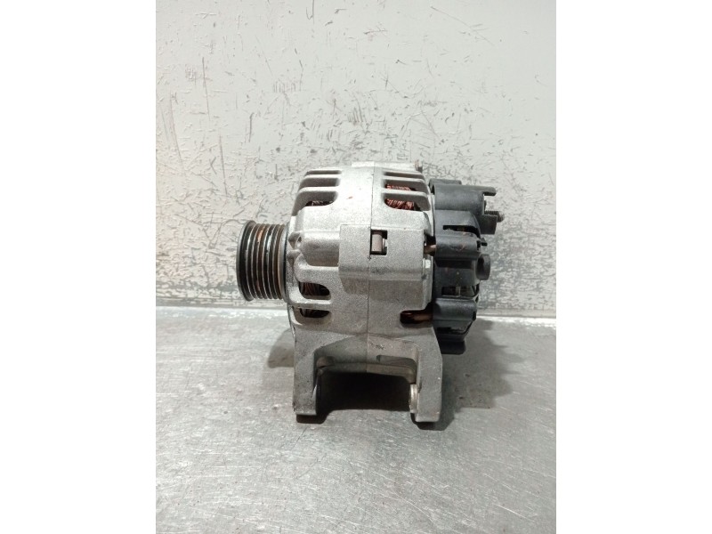 Recambio de alternador para renault clio iii (br0/1, cr0/1) 1.2 16v (br02, br0j, br11, cr02, cr0j, cr11) referencia OEM IAM 4674