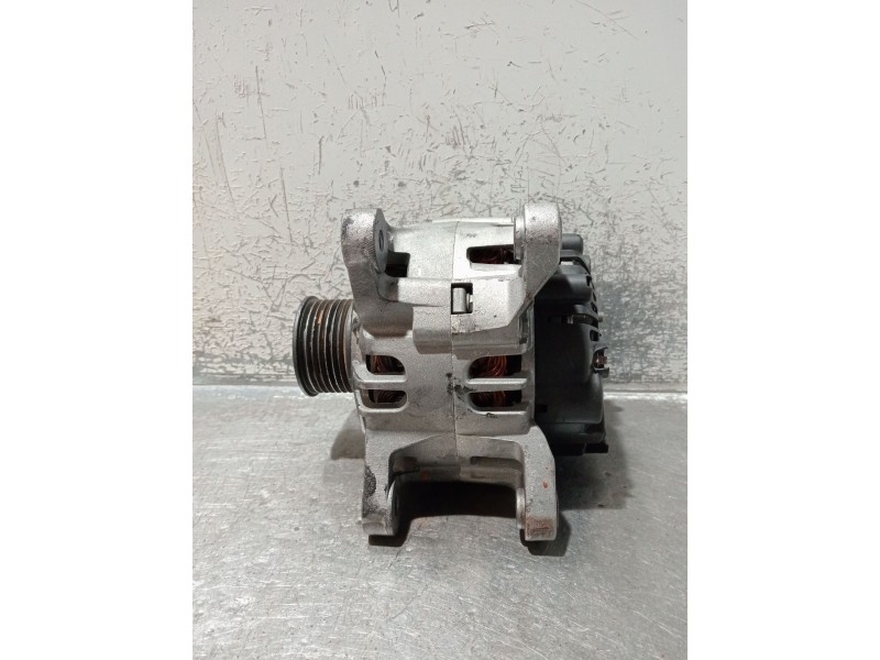 Recambio de alternador para renault clio iii (br0/1, cr0/1) 1.2 16v (br02, br0j, br11, cr02, cr0j, cr11) referencia OEM IAM 4674