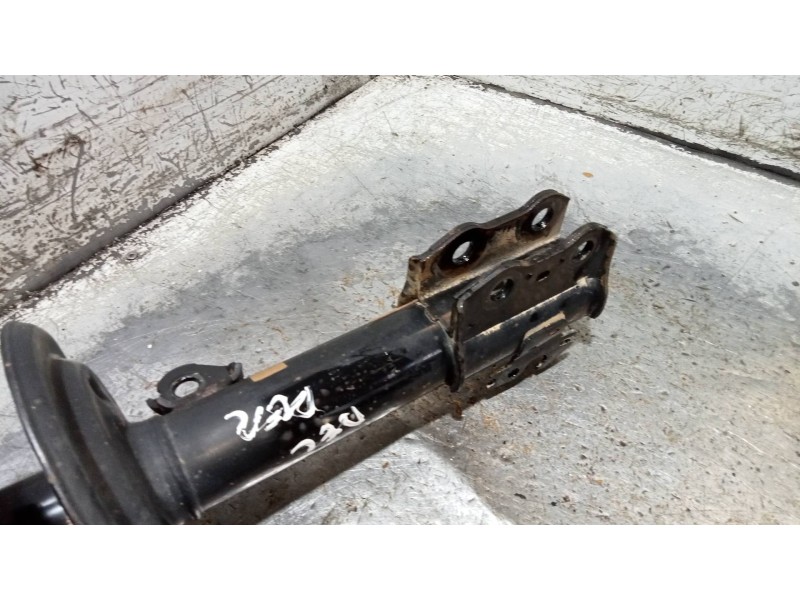 Recambio de amortiguador delantero derecho para toyota yaris 1.3 16v cat referencia OEM IAM   