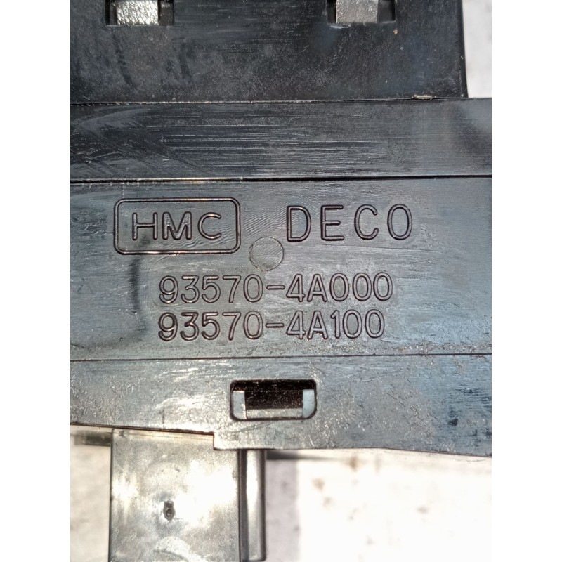 Recambio de mando elevalunas delantero izquierdo para hyundai h-1 furgoneta (a1) 2.5 crdi referencia OEM IAM 935704A000 5P 93570