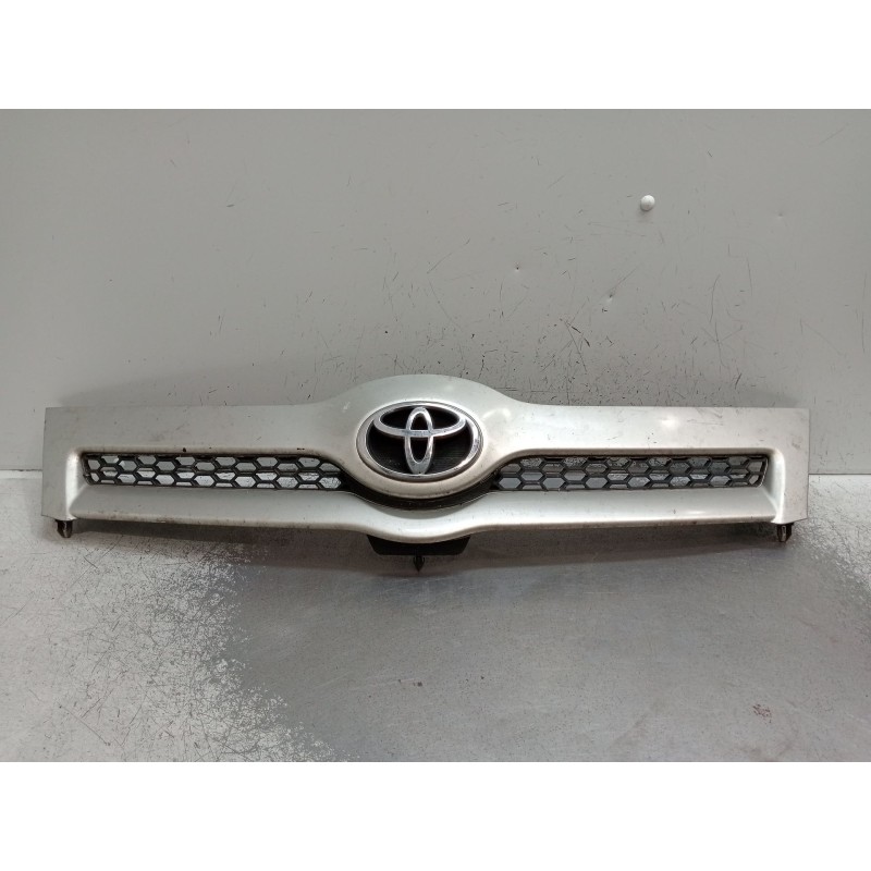 Recambio de rejilla delantera para toyota corolla verso (zer_, zze12_, r1_) 1.8 (znr11_) referencia OEM IAM   