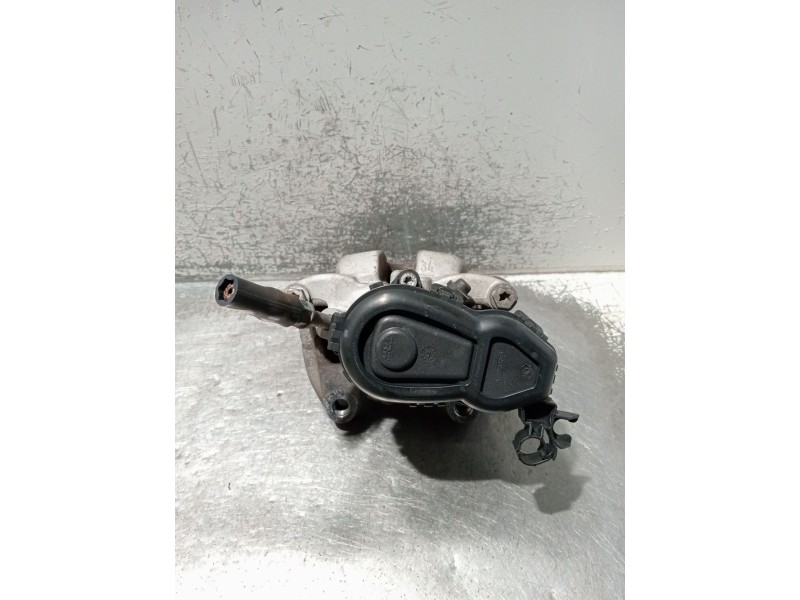 Recambio de pinza freno trasera izquierda para infiniti q30 2.2 d referencia OEM IAM A2464232398  