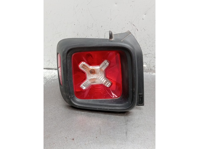 Recambio de piloto trasero izquierdo para jeep renegade referencia OEM IAM 52109469  