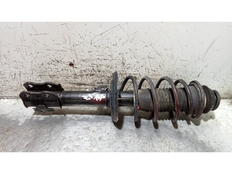 Recambio de amortiguador delantero izquierdo para toyota yaris 1.3 16v cat referencia OEM IAM   