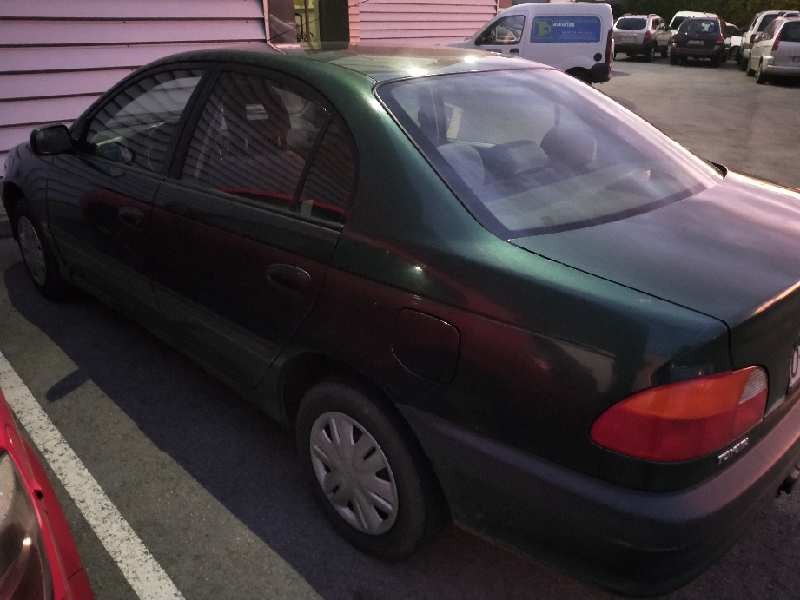 toyota avensis berlina (t 22) del año 2000