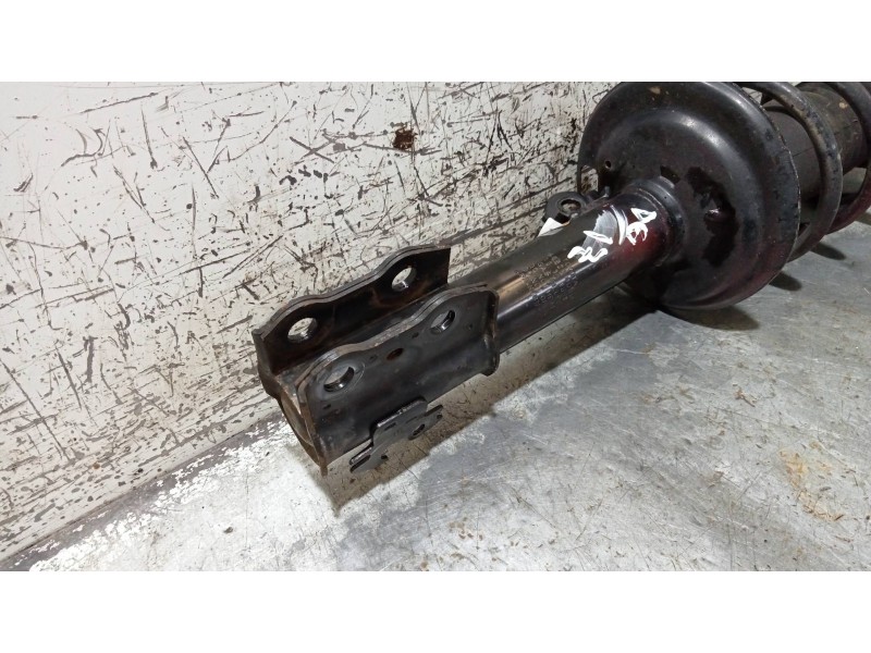 Recambio de amortiguador delantero izquierdo para toyota yaris 1.3 16v cat referencia OEM IAM   
