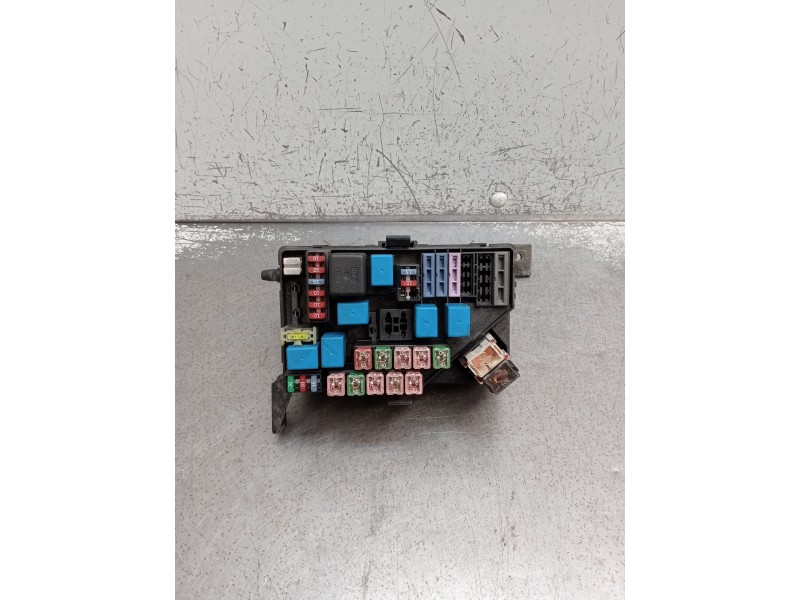 Recambio de caja reles / fusibles para hyundai h-1 furgoneta (a1) 2.5 crdi referencia OEM IAM 912094A590 6616A31 