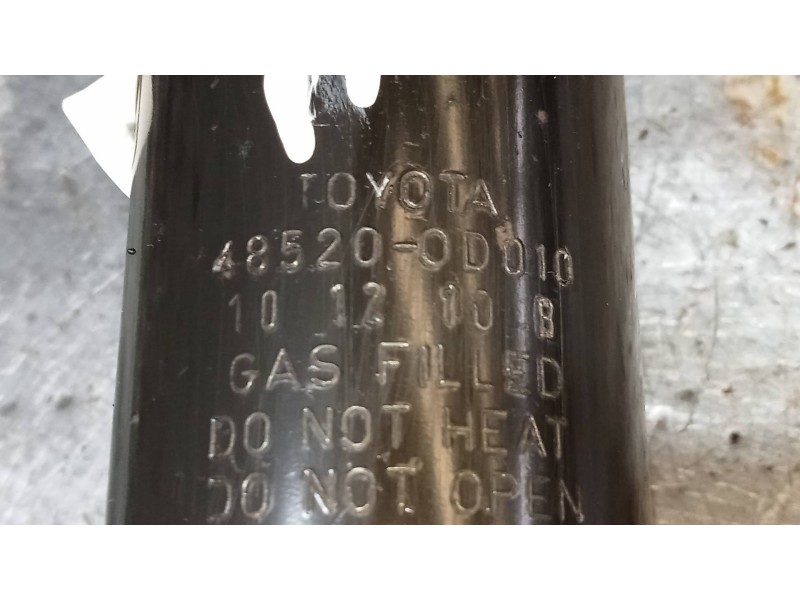 Recambio de amortiguador delantero izquierdo para toyota yaris 1.3 16v cat referencia OEM IAM   