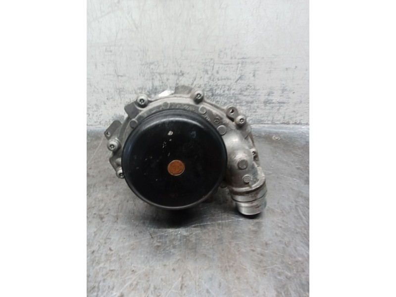 Recambio de bomba agua para infiniti q30 2.2 d referencia OEM IAM A6512000501  