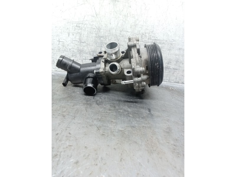 Recambio de bomba agua para infiniti q30 2.2 d referencia OEM IAM A6512000501  