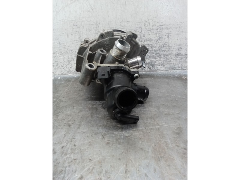 Recambio de bomba agua para infiniti q30 2.2 d referencia OEM IAM A6512000501  