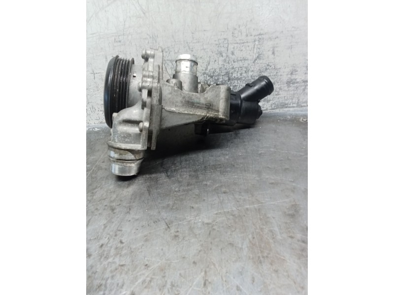 Recambio de bomba agua para infiniti q30 2.2 d referencia OEM IAM A6512000501  