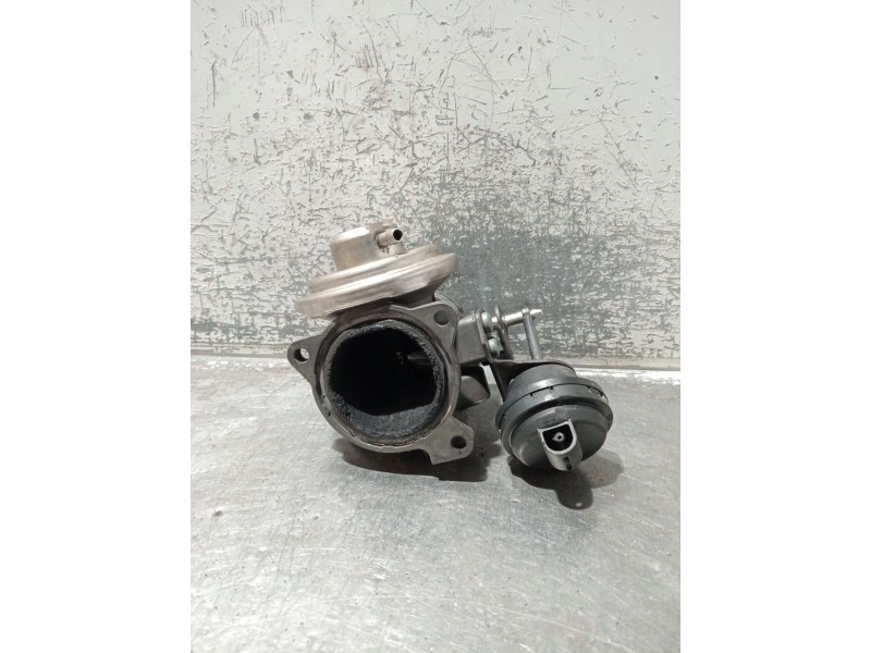 Recambio de valvula egr para seat leon (1m1) 1.9 tdi referencia OEM IAM 038131501E 038129637B 