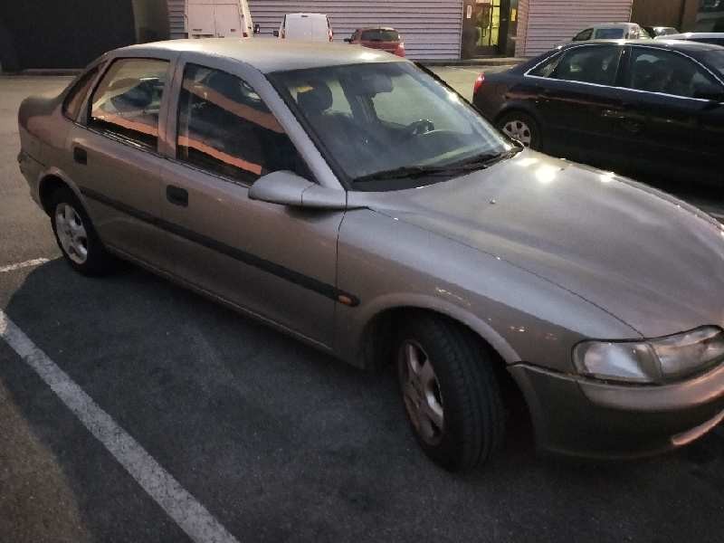 opel vectra b berlina del año 1996
