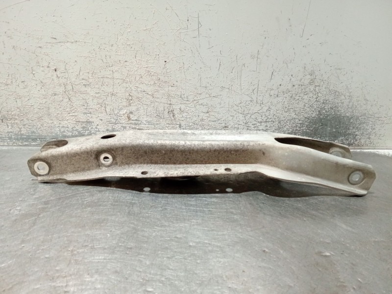 Recambio de brazo suspension inferior trasero izquierdo para infiniti q30 2.2 d referencia OEM IAM A2463520202  