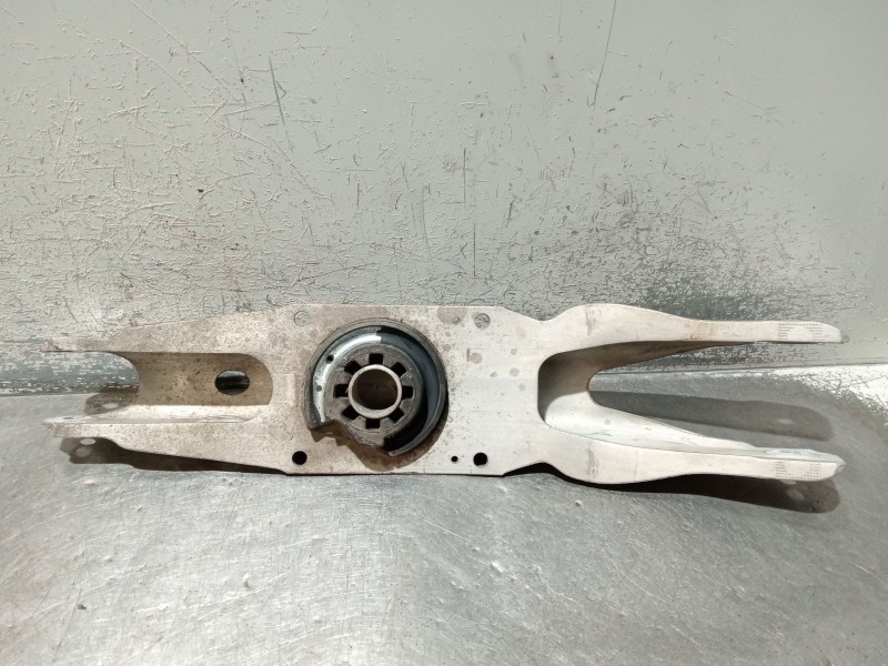 Recambio de brazo suspension inferior trasero derecho para infiniti q30 2.2 d referencia OEM IAM A2463520202  