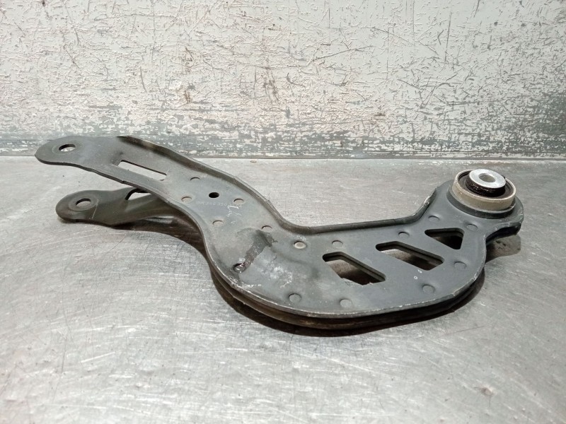 Recambio de brazo suspension superior trasero derecho para infiniti q30 2.2 d referencia OEM IAM A2463501006  