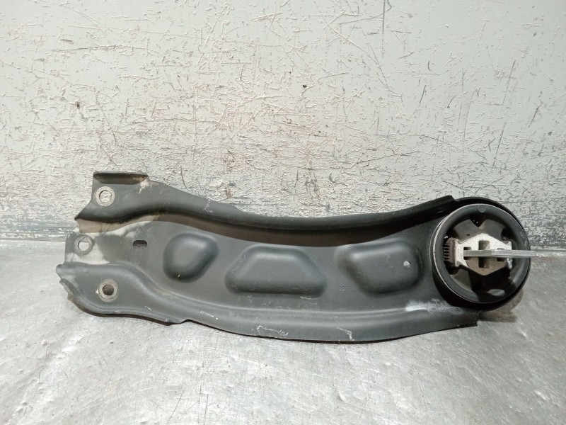 Recambio de brazo suspension inferior trasero izquierdo para infiniti q30 2.2 d referencia OEM IAM A2463500406  