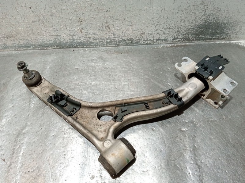 Recambio de brazo suspension inferior delantero derecho para infiniti q30 2.2 d referencia OEM IAM   