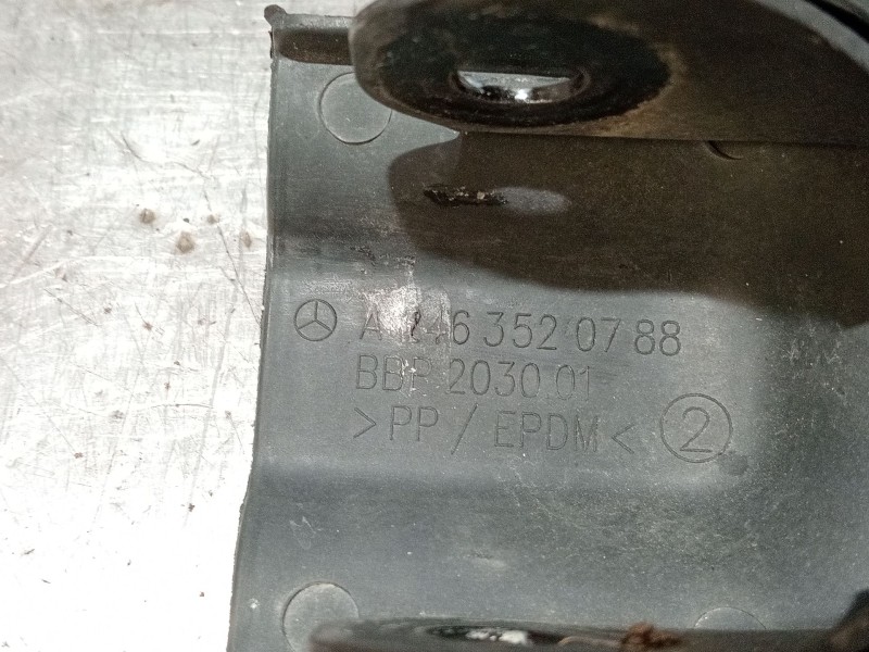 Recambio de brazo suspension inferior trasero derecho para infiniti q30 2.2 d referencia OEM IAM A2463520788  