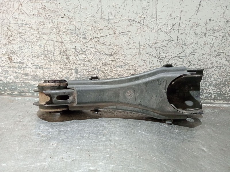 Recambio de brazo suspension inferior trasero izquierdo para infiniti q30 2.2 d referencia OEM IAM A2463520788  