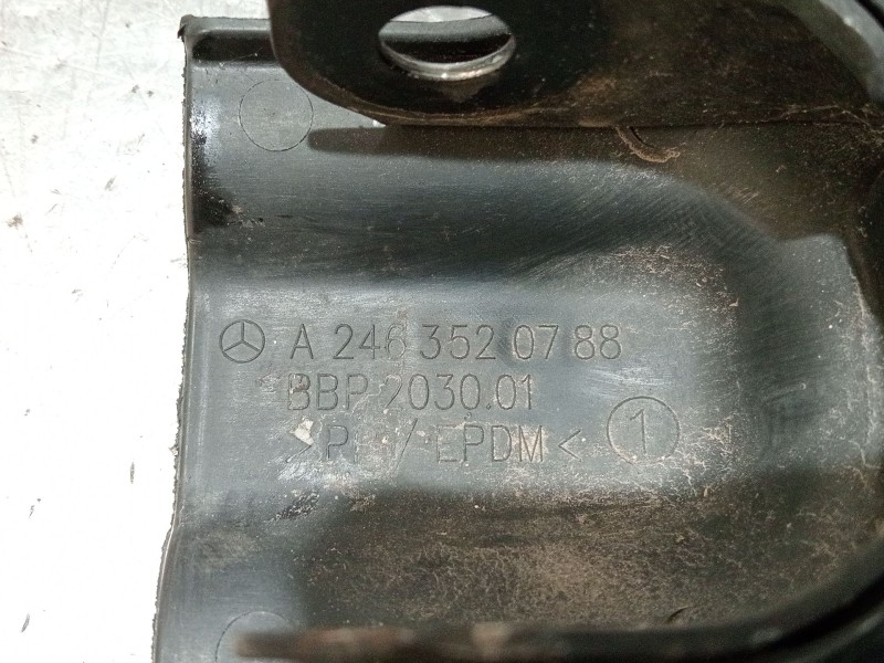 Recambio de brazo suspension inferior trasero izquierdo para infiniti q30 2.2 d referencia OEM IAM A2463520788  